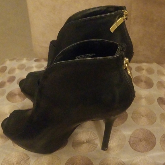 Shoes - Picture 2 of 5